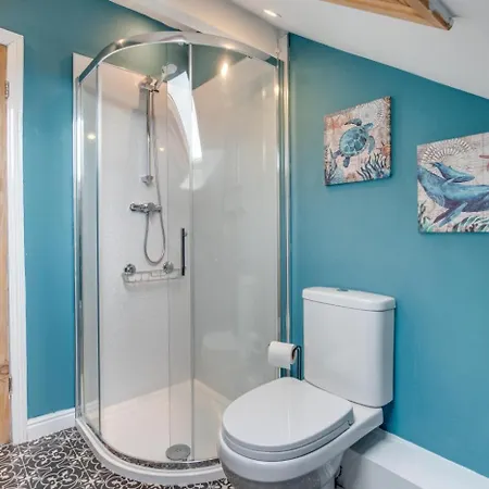 4 Bed In Oc-w444 * Whitby