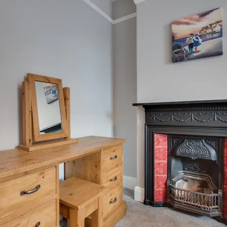 4 Bed In Oc-w444 * Whitby